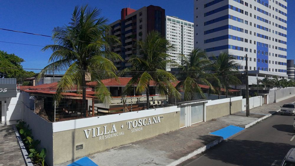 Fachada da Villa Toscana, unidade aeroclube